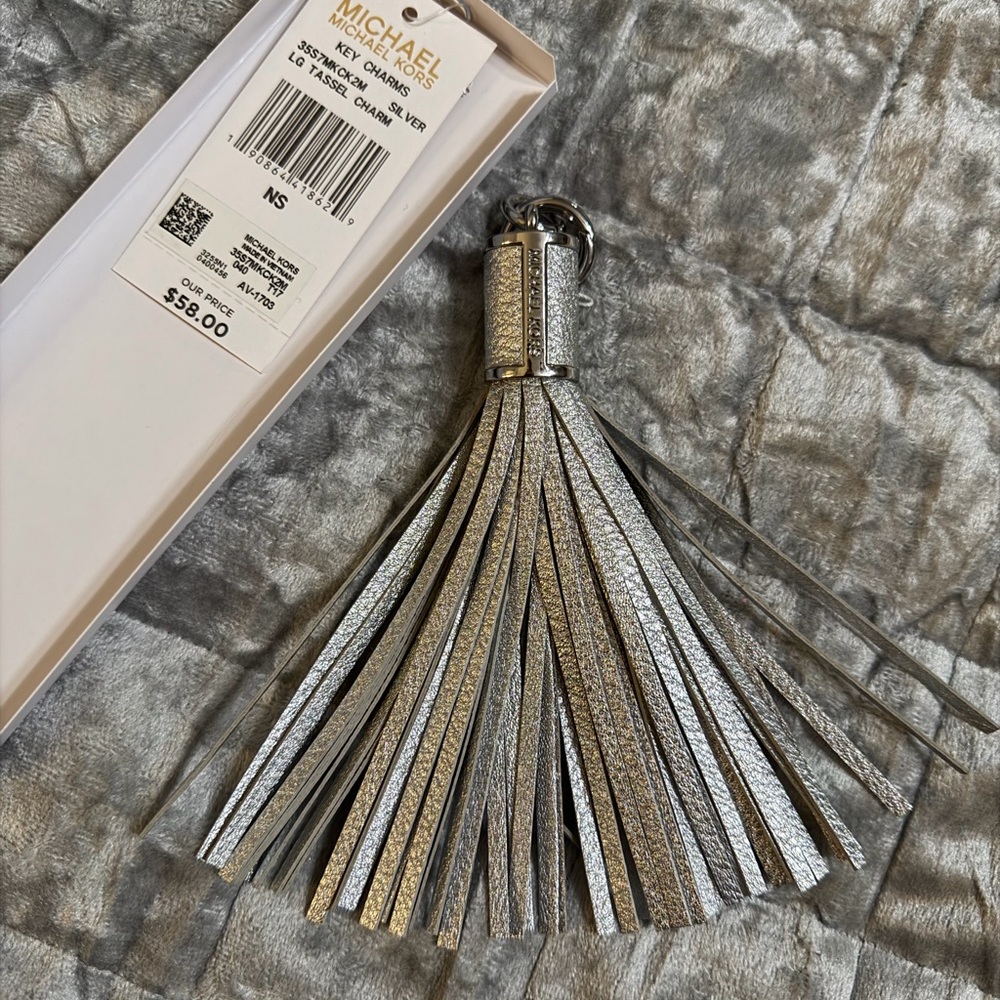 Michael Kors Large Tassel Key Charm – Silver - Picture 2 of 4